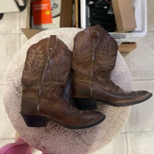 Ariat size 7 cowgirl boots !